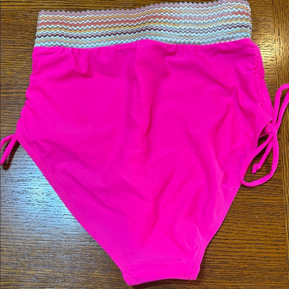 Pink bikini - Picture 3 of 3